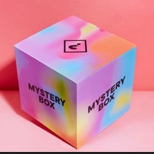 Women’s mystery box / resellers box of 5 lbs of clothes sizes small-large